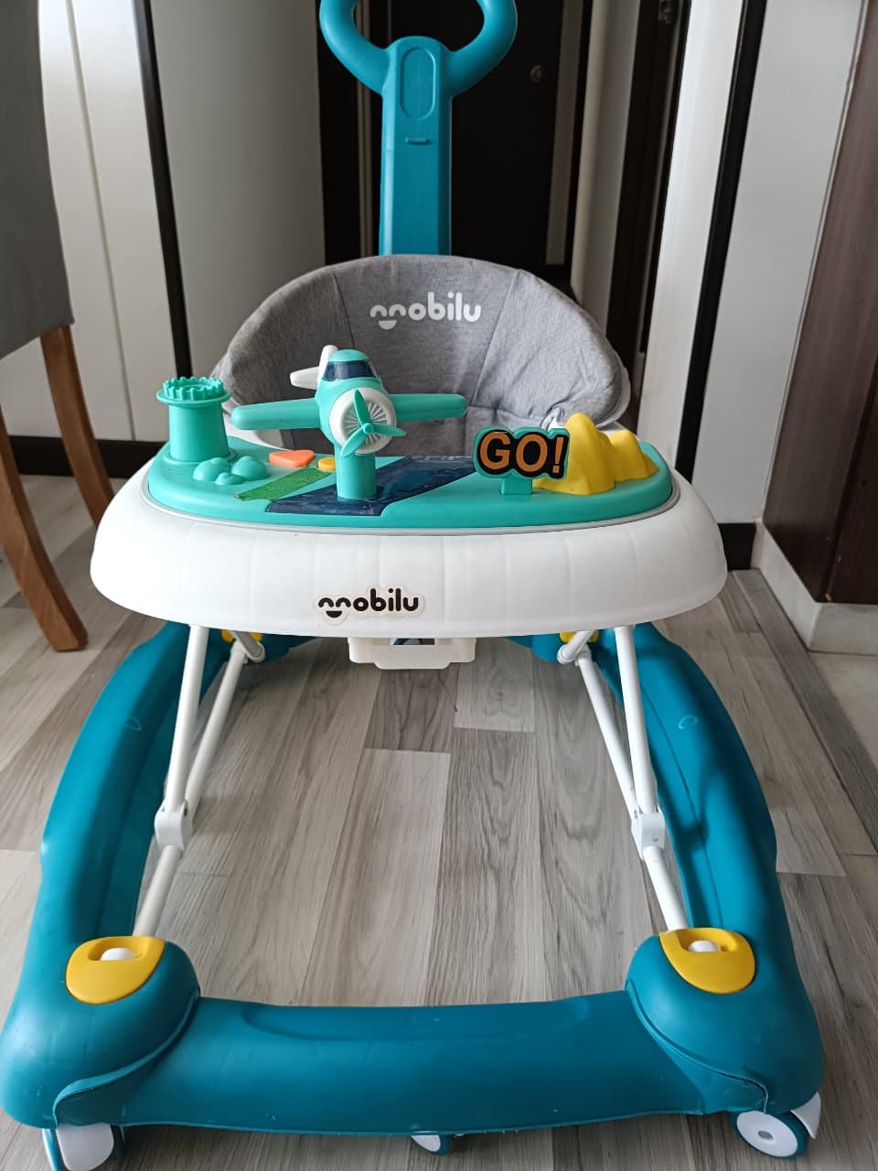 Caminador Mobilu turquesa y blanco 6-12 meses