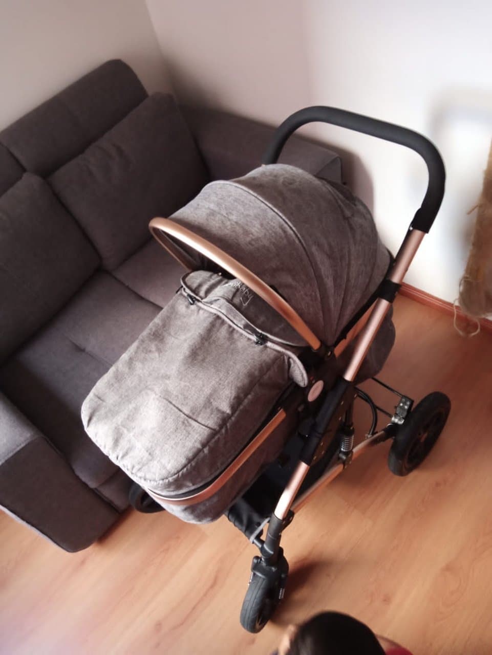 Coche Maxi Baby Gris Carbón Reclinable